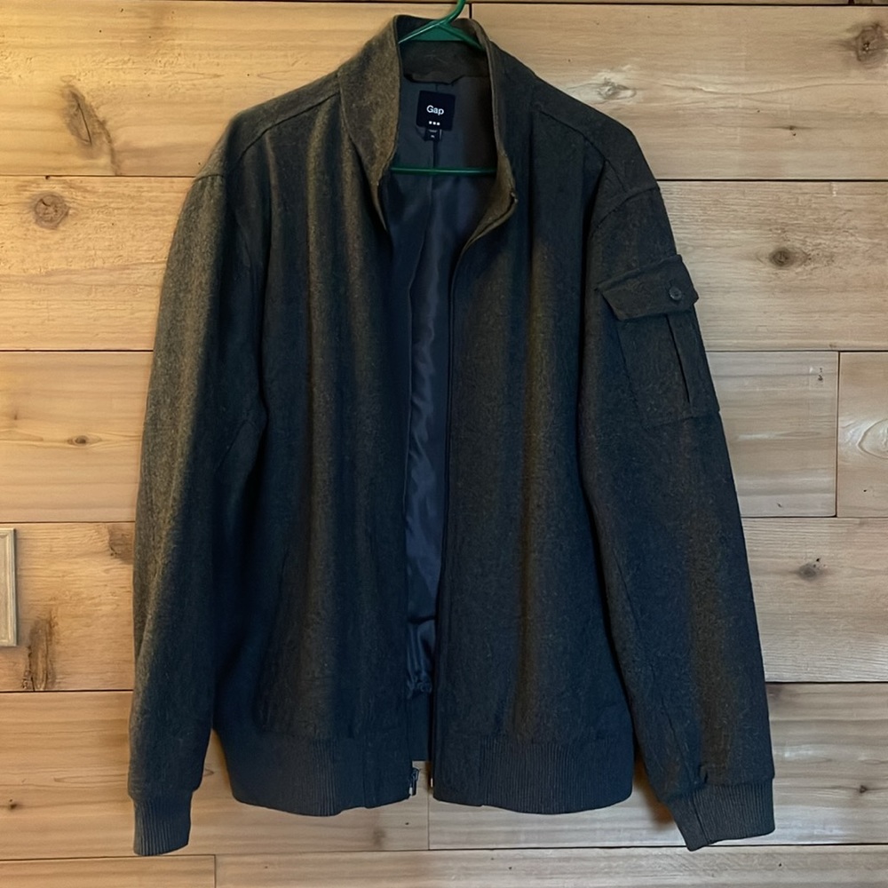 Men’s Gap zip up winter coat